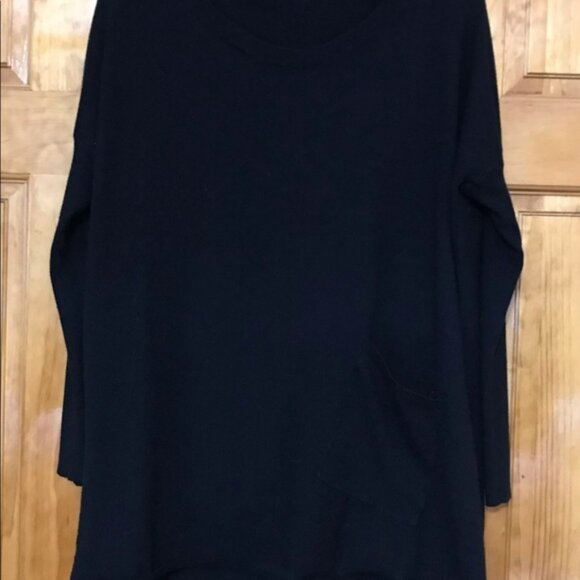 Debut Oversized LS Black Sweater Small - Medium Fits 4 - 10One front pocket - Picture 3 of 5